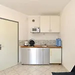 With Parking Space Stinjan, - 19643 Lejlighed *