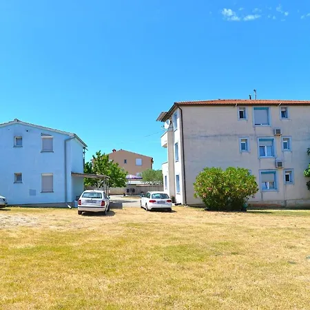 With Parking Space Stinjan, - 19643 Apartamento Pula