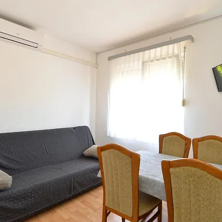 With Parking Space Stinjan, - 19643 Apartment Pula
