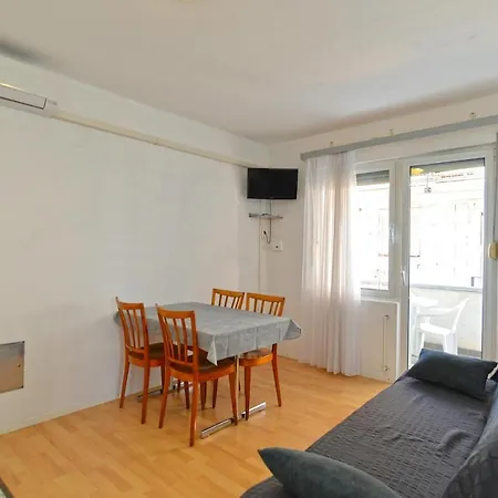 With Parking Space Stinjan, - 19643 Apartamento Pula