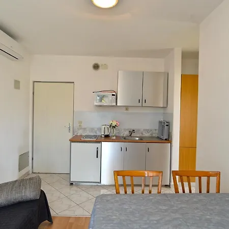 With Parking Space Stinjan, - 19643 Apartamento