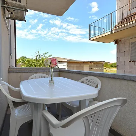 Апартаменты With Parking Space Stinjan, - 19643 *