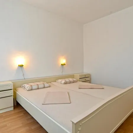 Apartamento With Parking Space Stinjan, - 19643 *