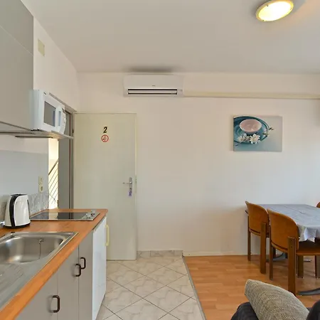 With Parking Space Stinjan, - 19643 Apartamento