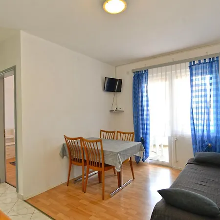 With Parking Space Stinjan, - 19643 Apartamento Pula