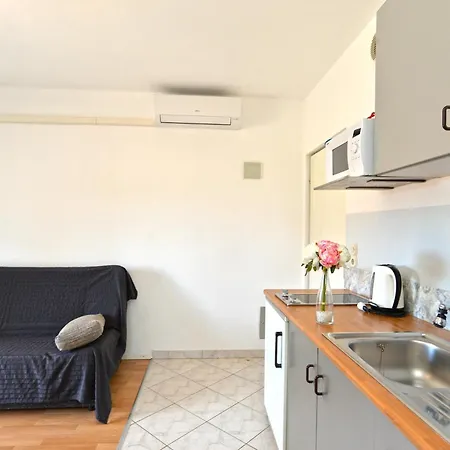 With Parking Space Stinjan, - 19643