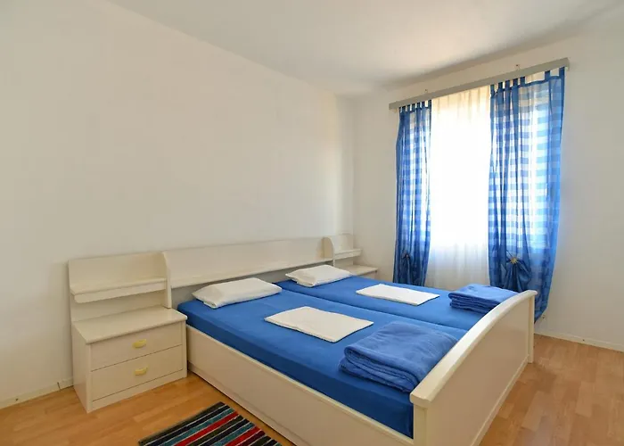 Apartment With Parking Space Stinjan, - 19643 *
