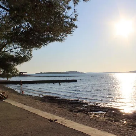 With Parking Space Stinjan, - 19643 Appartamento