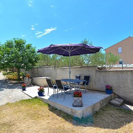 Apartament With Parking Space Stinjan, - 19643 Pula