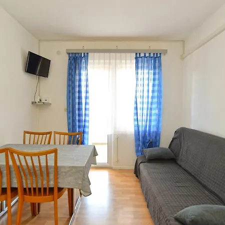 With Parking Space Stinjan, - 19643