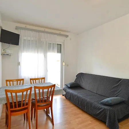 With Parking Space Stinjan, - 19643 Pula