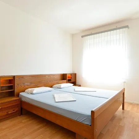 With Parking Space Stinjan, - 19643 *