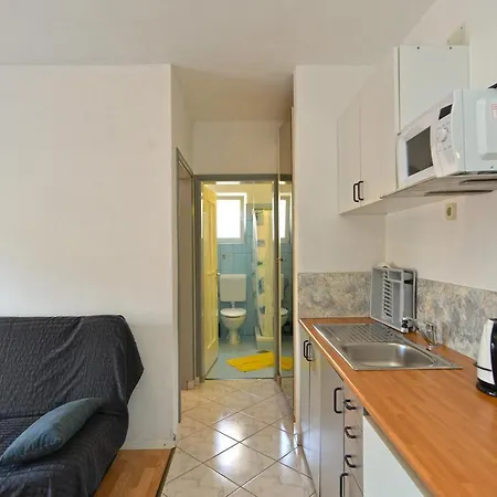 With Parking Space Stinjan, - 19643 Appartement