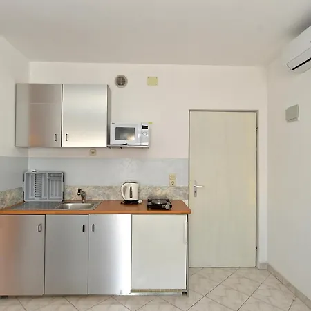 With Parking Space Stinjan, - 19643 * Pola