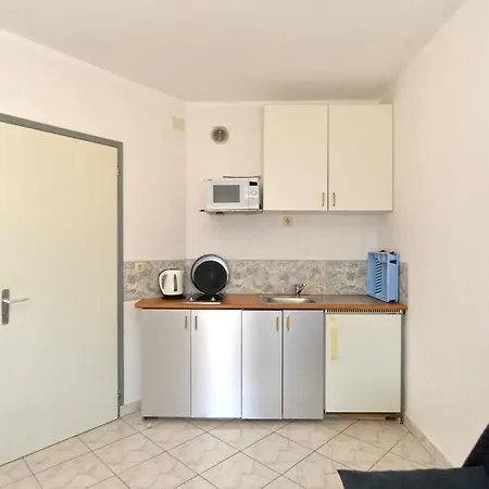 With Parking Space Stinjan, - 19643 Appartement *