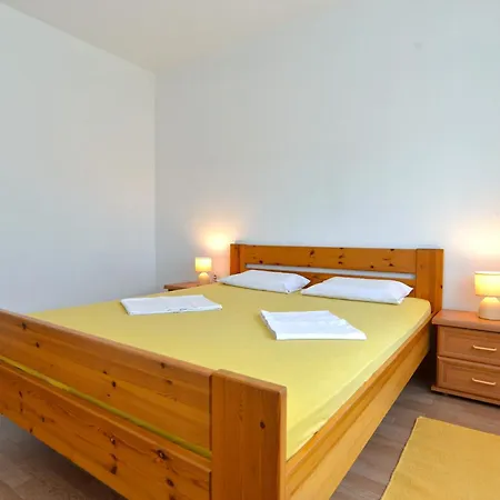 With Parking Space Stinjan, - 19643