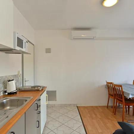 Apartament With Parking Space Stinjan, - 19643 Pula