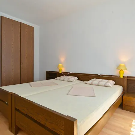 With Parking Space Stinjan, - 19643 * Pola