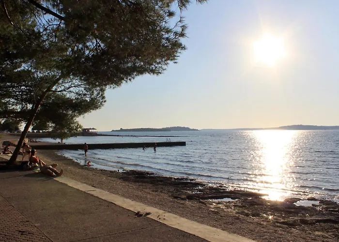 With Parking Space Stinjan, - 19643 Апартаменти