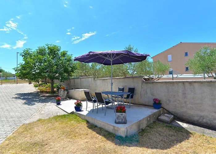 Апартаменти With Parking Space Stinjan, - 19643 Пула