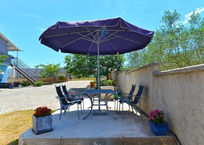 Апартаменти With Parking Space Stinjan, - 19643 Пула