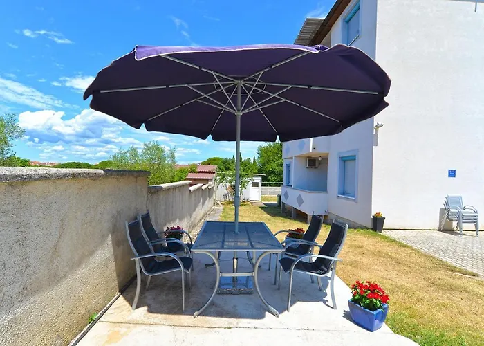 Апартаменти With Parking Space Stinjan, - 19643 Пула