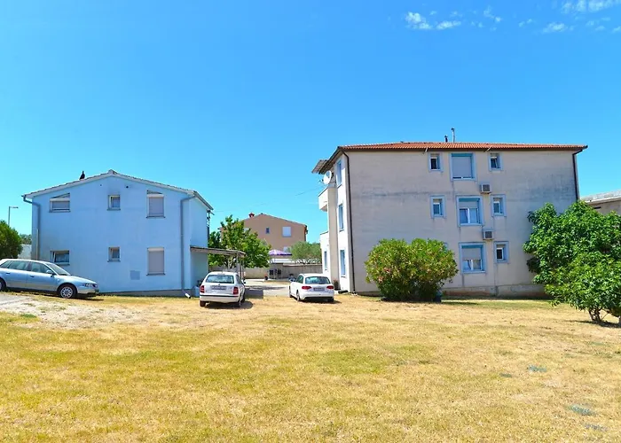 With Parking Space Stinjan, - 19643 Апартаменти Пула