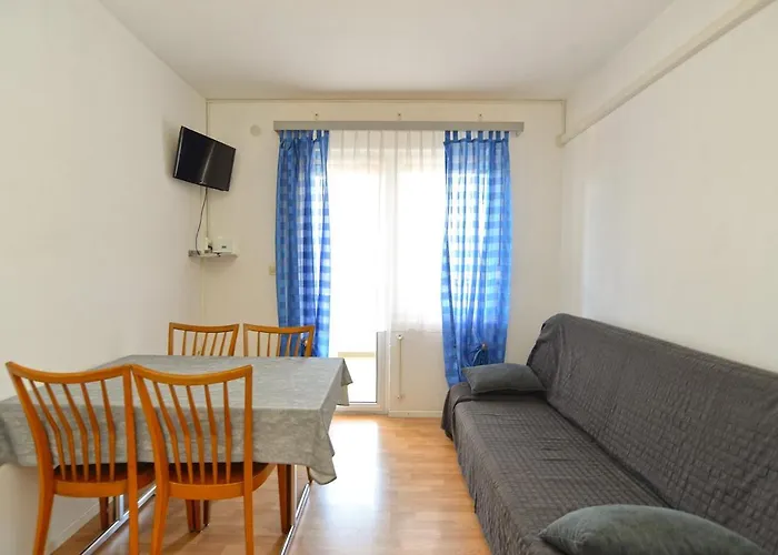 With Parking Space Stinjan, - 19643