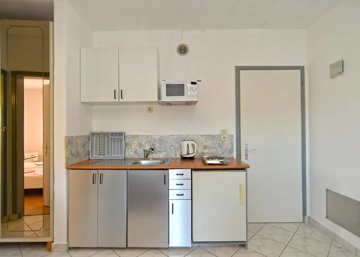 With Parking Space Stinjan, - 19643 Апартаменти