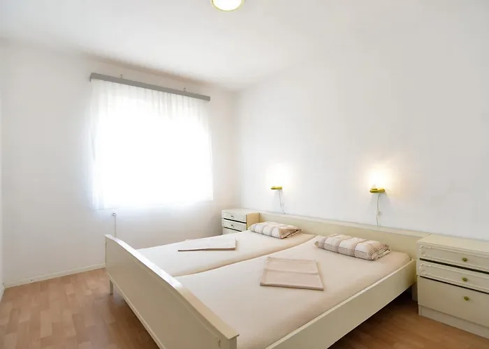 Апартаменти With Parking Space Stinjan, - 19643