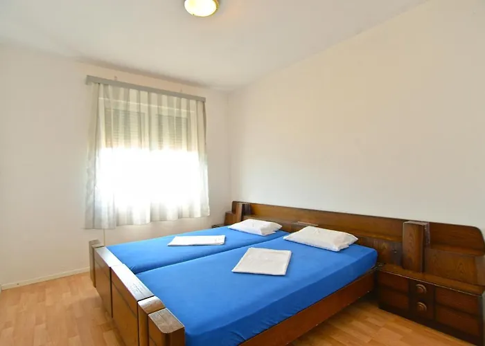 With Parking Space Stinjan, - 19643 Апартаменти *