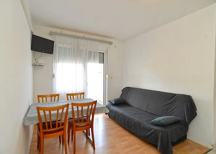 With Parking Space Stinjan, - 19643 Пула