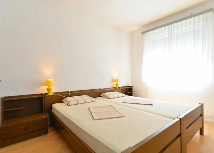 Апартаменти With Parking Space Stinjan, - 19643