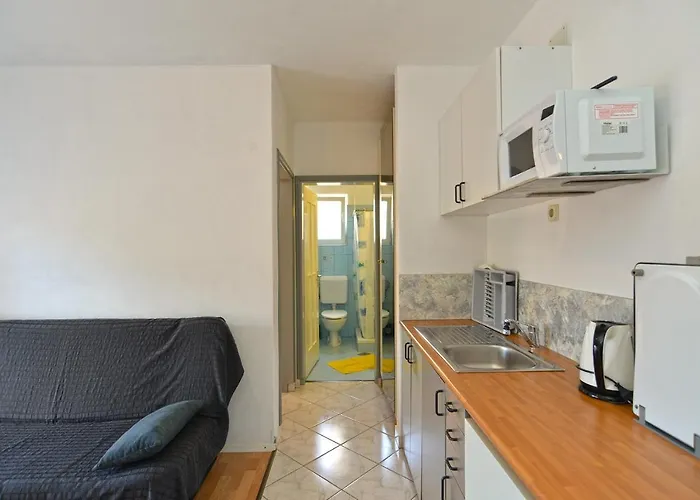 With Parking Space Stinjan, - 19643 Апартаменти