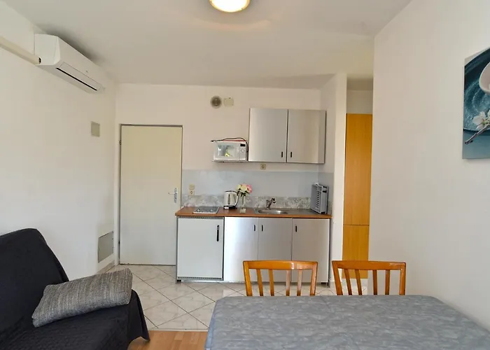 With Parking Space Stinjan, - 19643 Апартаменти