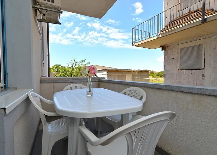 Апартаменти With Parking Space Stinjan, - 19643 *