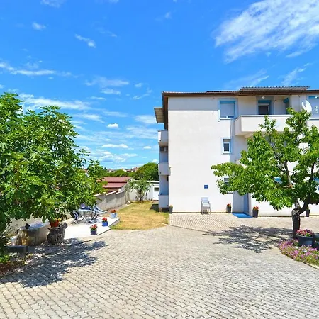 With Parking Space Stinjan, - 19643