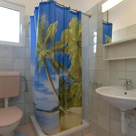 Apartman With Parking Space Stinjan, - 19643