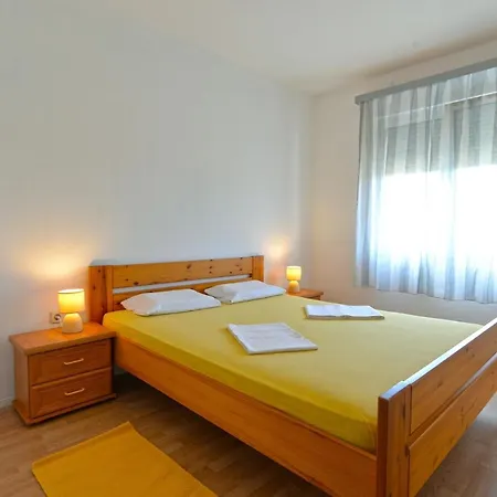 With Parking Space Stinjan, - 19643 Póla