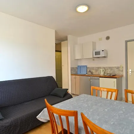 With Parking Space Stinjan, - 19643 Apartman