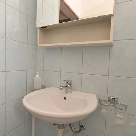 With Parking Space Stinjan, - 19643 Apartman Póla